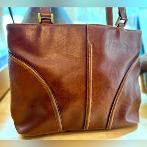 Nwot faux leather tote w/ gold hardware